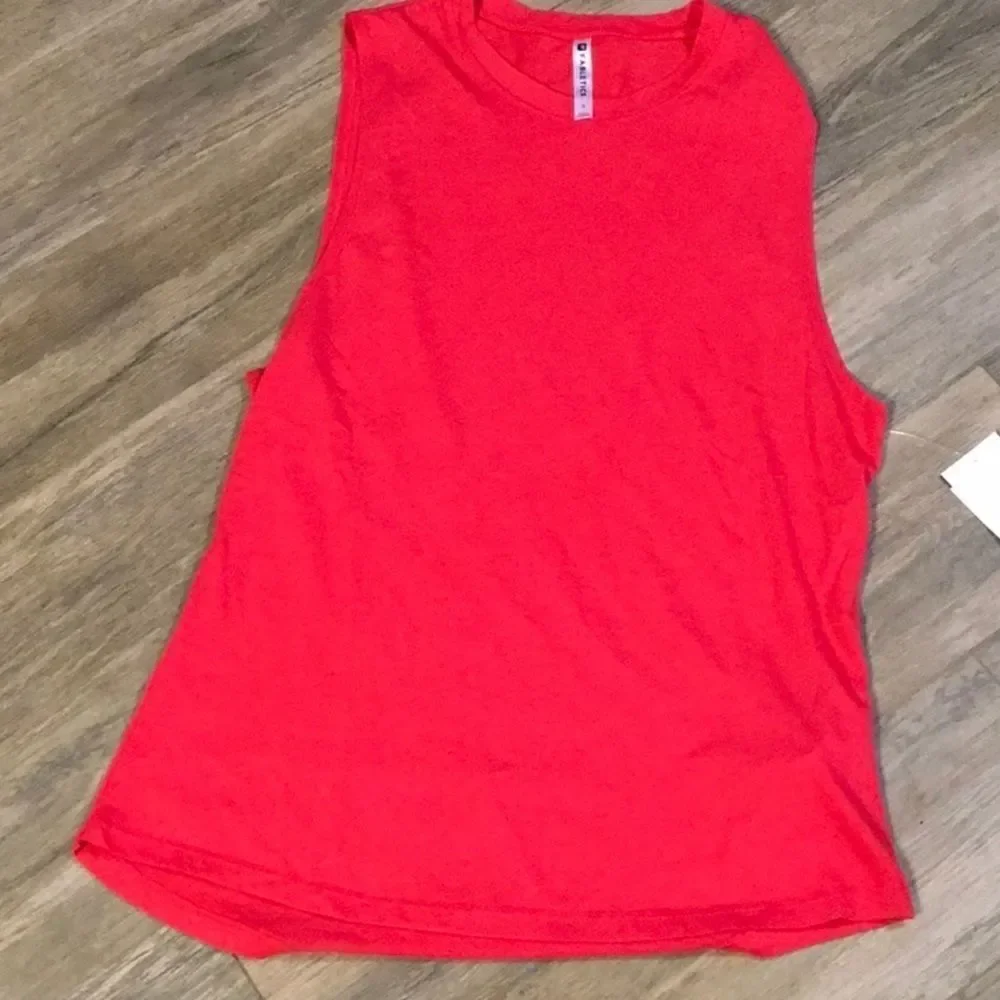Fabletics performance tee. New - Picture 4 of 4